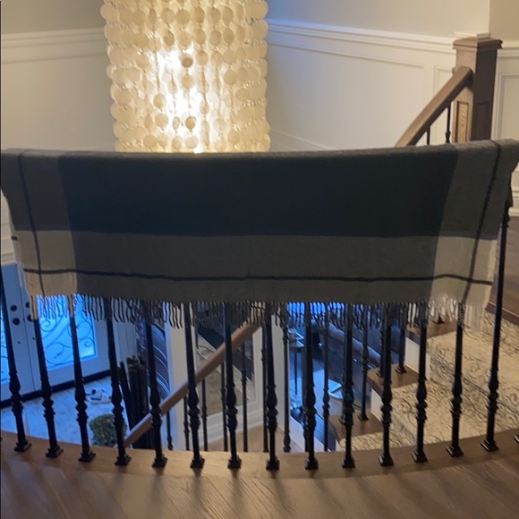 Gorgeous lambswool, cashmere throw. NWOT - Picture 4 of 5